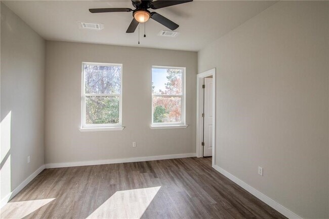 Photo - 906 Quartz Ct