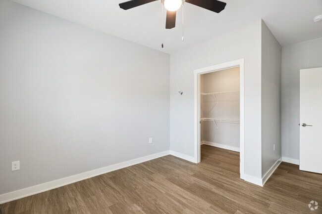 2BR, 1BA - 850SF - Primary Bedroom
