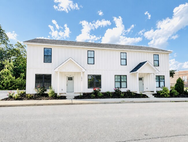 2035 Rosewood Dr
