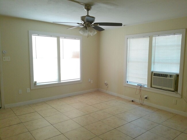 Photo - 749 Westchester Dr