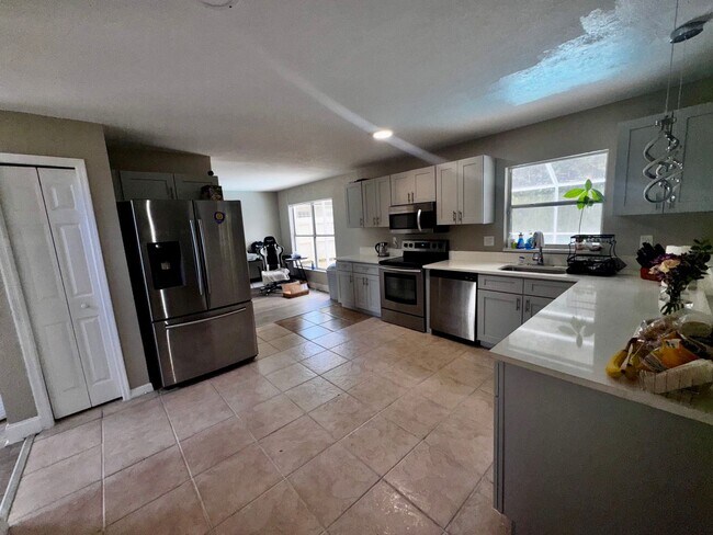 Photo - 4 Bedroom 3 Bath Winward Cay Kissimmee Poo...
