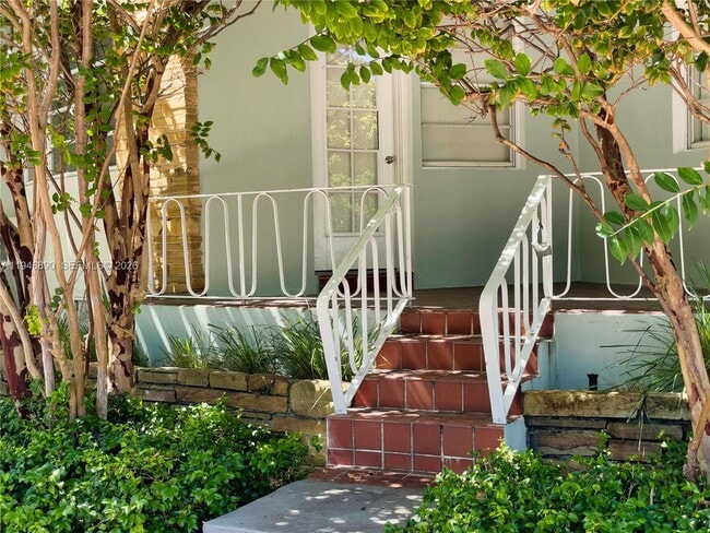 Building Photo - 1925 Washington Ave Unit 4