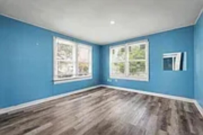 Photo - 250 Vernis Ave
