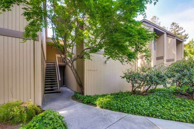 Building Photo - Spacious 1 bedroom, 1 bath. $2600 at Cypress Point Lakes Condominiums