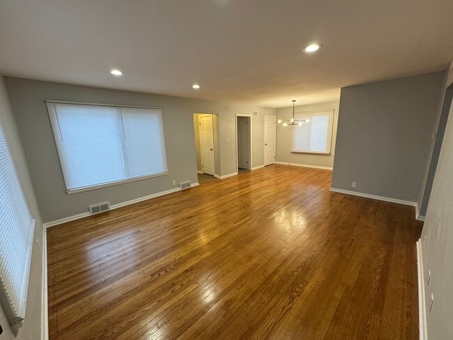 Photo - 1245 N 118th St