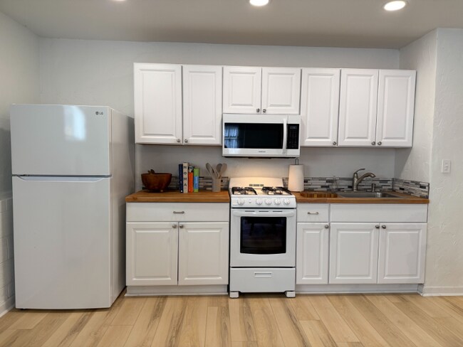 Photo - 2703 East St