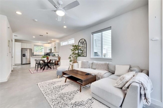 Photo - 814 N Bluff Dr