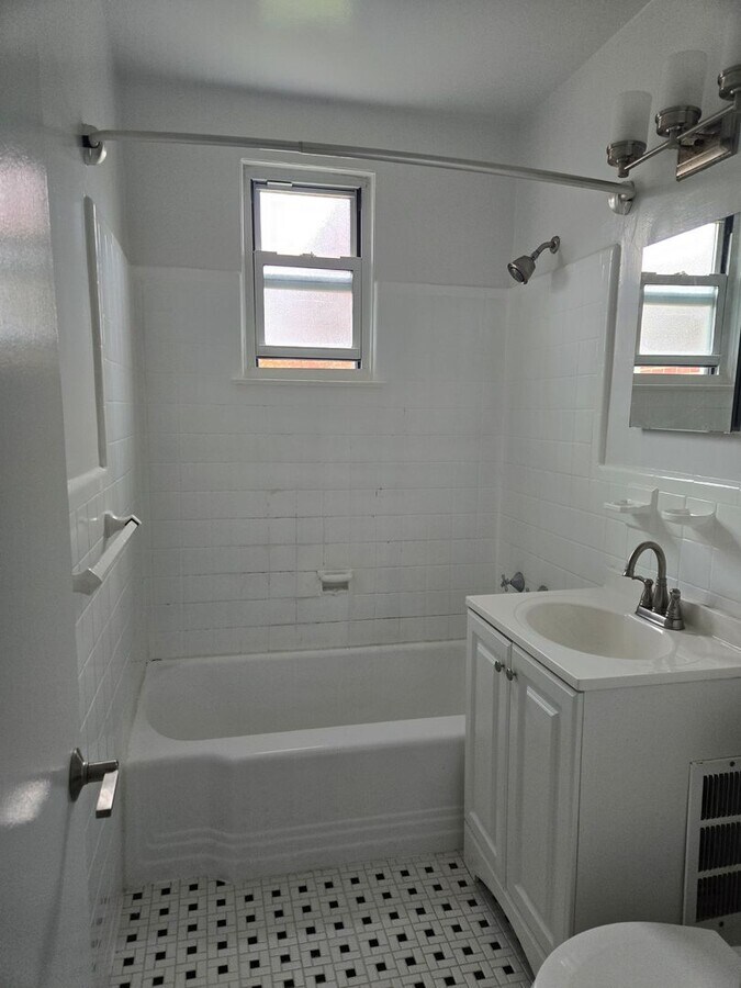 Photo - Bryant Gardens Unidad 2H