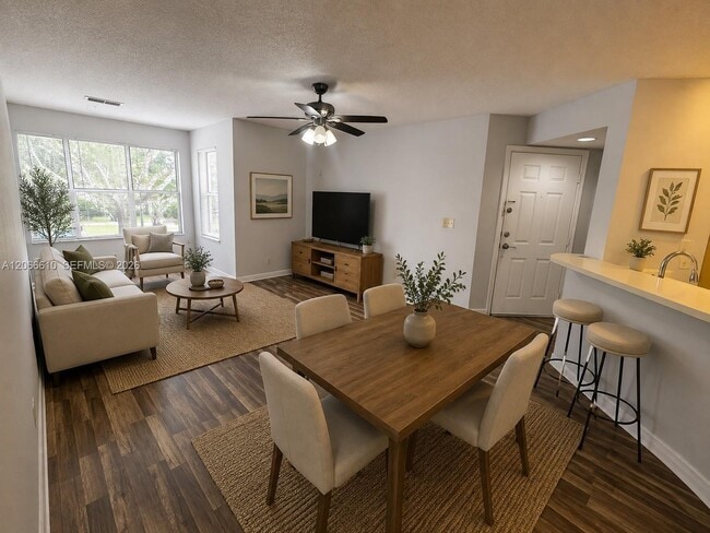 Building Photo - 3360 Pinewalk Dr N Unit 1324