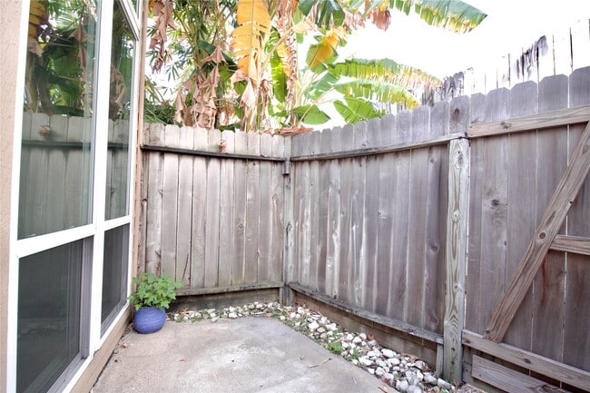 Photo - 16120 Stuebner Airline Rd Unit 108