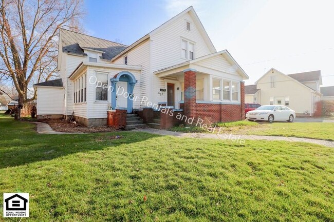 Building Photo - 607 W Monroe St Unit Apt 3