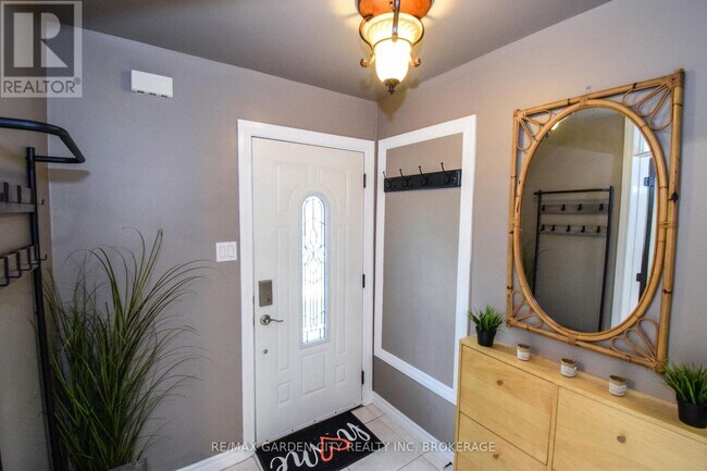 Photo - 185 Denistoun St