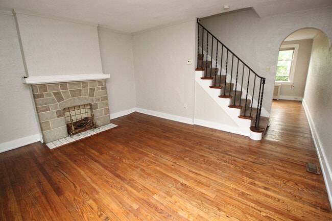 Building Photo - 5535 Centre Ave Unit 11