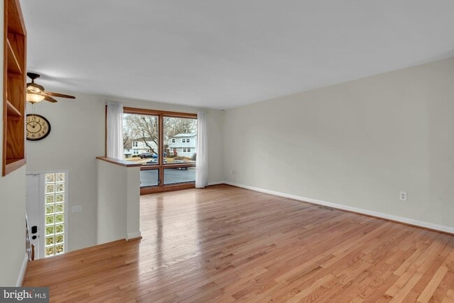 Photo - 8856 Youngsea Pl