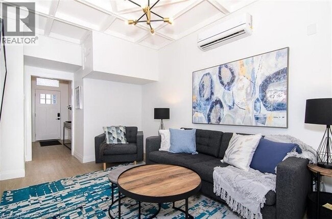 Photo - 249 Emerald St N Unité 1