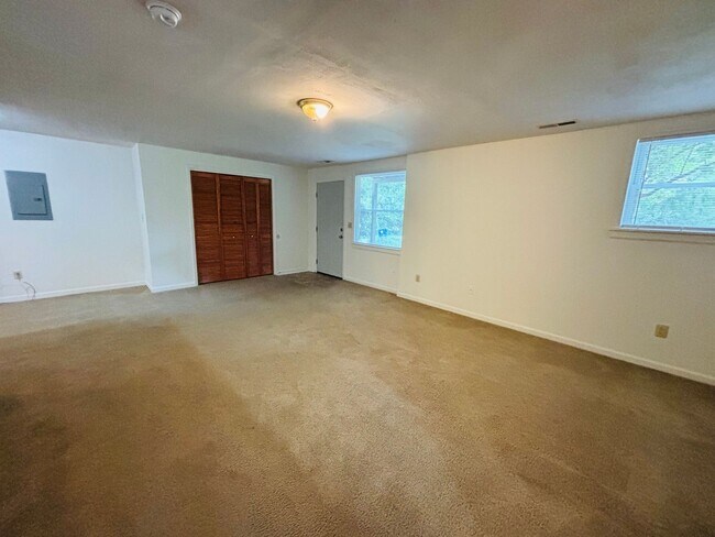 Photo - 460 Turner St NW