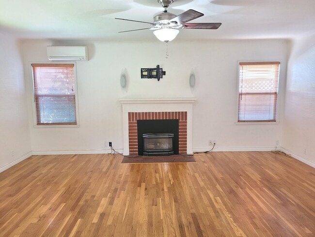 Photo - Raymond Unidad A - Front