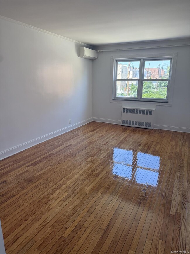 Photo - 71-11 60th Ave