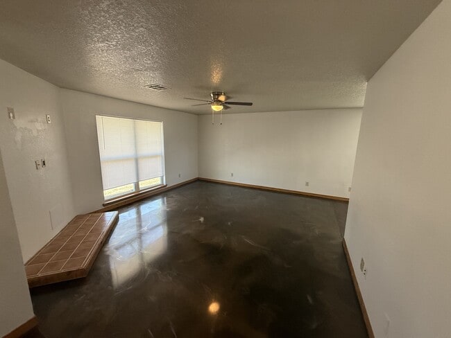 Photo - 3400 Colbert St