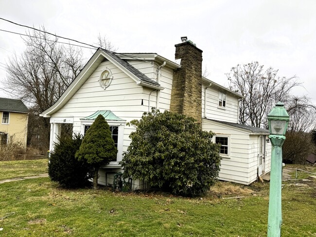 915 Perry Hwy