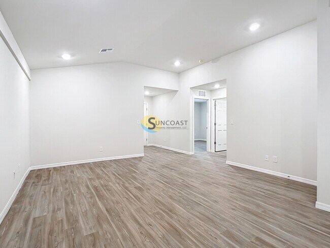 Photo - 177 Lomond Dr