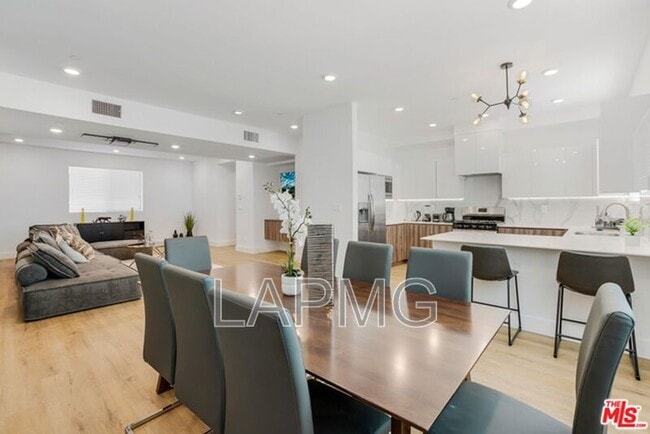 Photo - 4637 Laurel Canyon Blvd