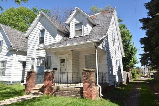 Building Photo - Price Reduced! Near local Universities and Entertainment 4 bedroom 2 story Single Family Home