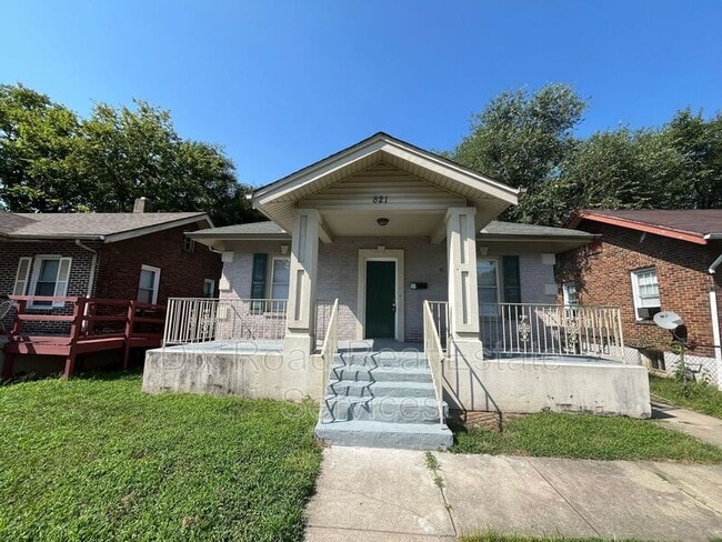 Photo - 821 Sixteenth Avenue