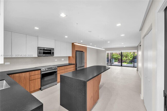 Photo - 2211 NE 122nd St