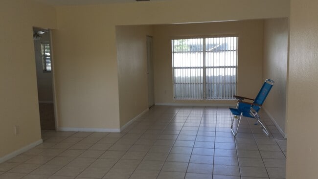 Large Window to complete the open concept - 19601 SW 103rd Ct