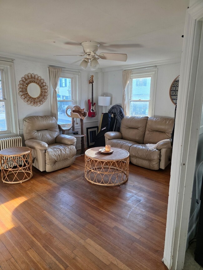 Building Photo - 37 Court St Unit 2