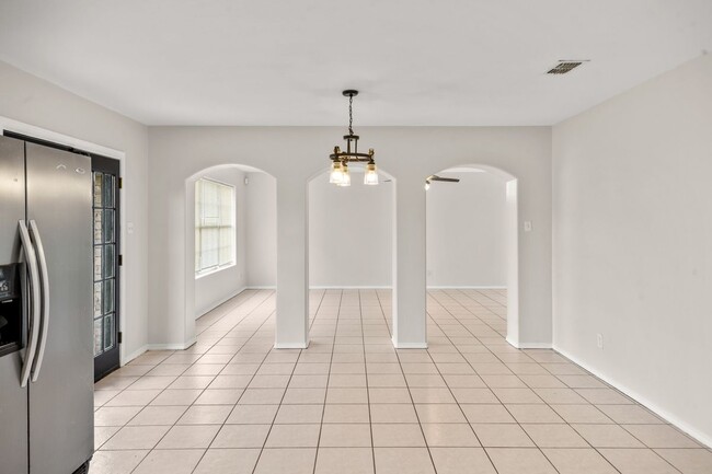 4416 Thunderbird Ave W