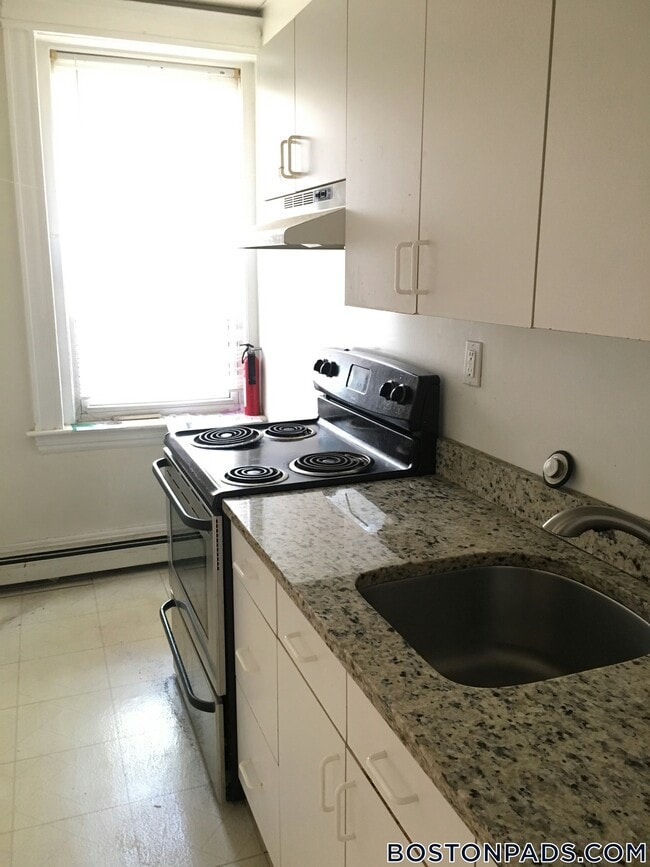 Building Photo - 208 Winthrop Rd