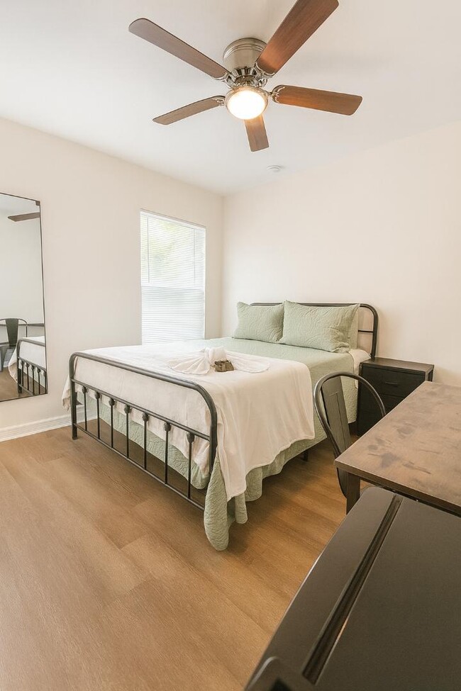 Photo - 1895 Ave H NW