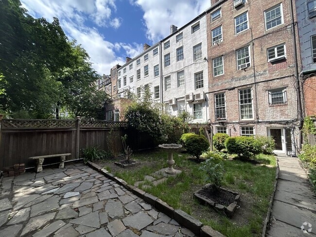 Building Photo - West 20th - 3 BD 2BA Duplex- 11Ft Ceilin... Rental