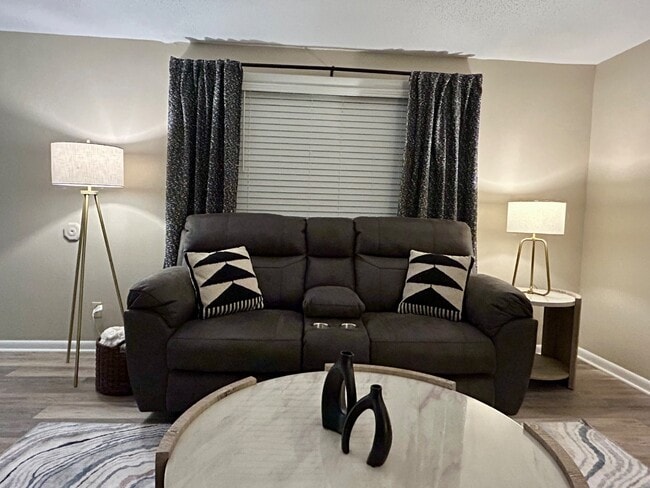 Photo - 917 Davis Blvd