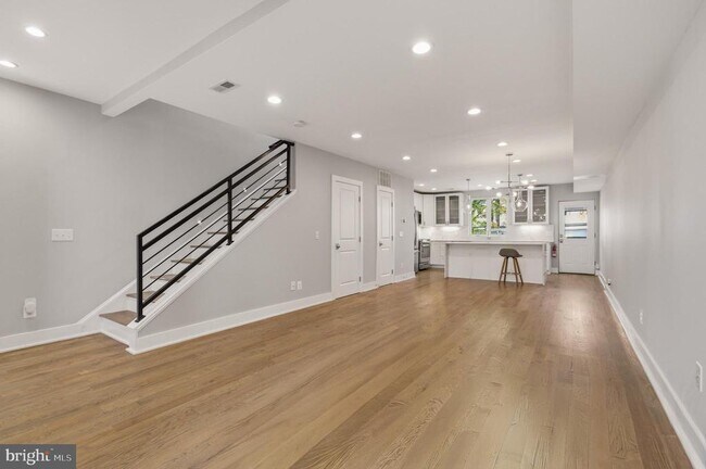 Photo - 925 Delafield Pl NW