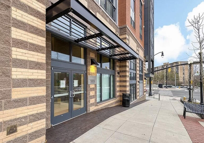 Building Photo - 989 S Buchanan St Unit 223 Rental