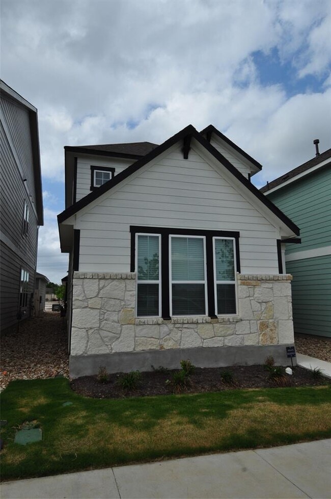 1621 Bella Dr