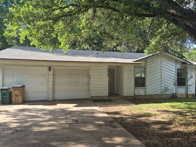 Building Photo - Charming South Austin Home with Huge Backyard & Mature Trees