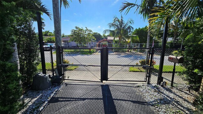 Photo - 1513 NE 3rd Ave