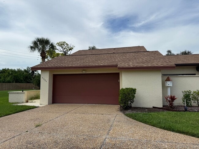 Building Photo - 4-Bedroom, 3-Bath Home with Courtyard Near...