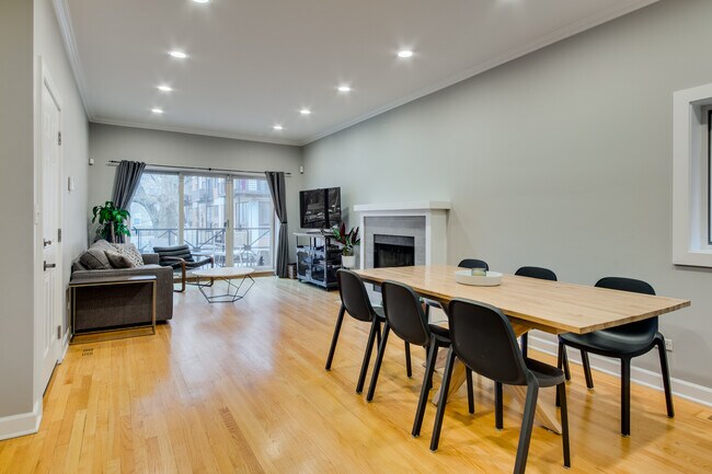 Photo - 2029 W Saint Paul Ave Unit 1E