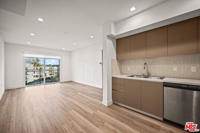 Photo - 10405 Louisiana Ave Unit 402