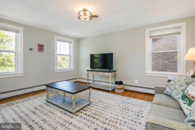 Photo - 226 Carroll Pkwy Unit B