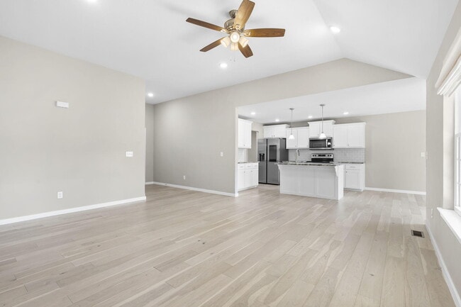 Photo - 270 Hickory Hills St