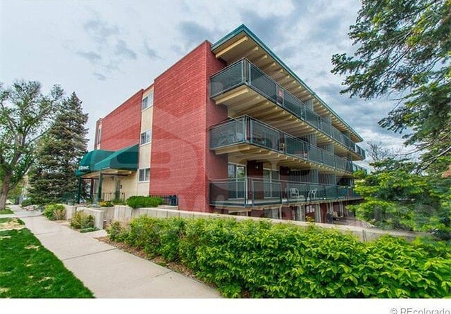 Building Photo - 200 N Pearl St Rental