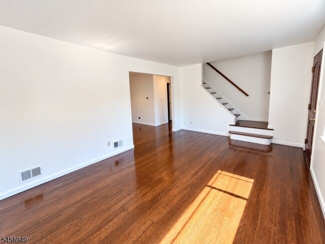 11 Ivanhoe Ter