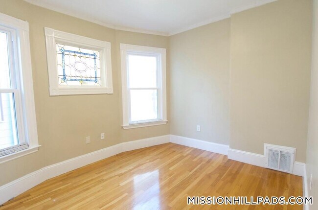 100 Maywood St Unit 2