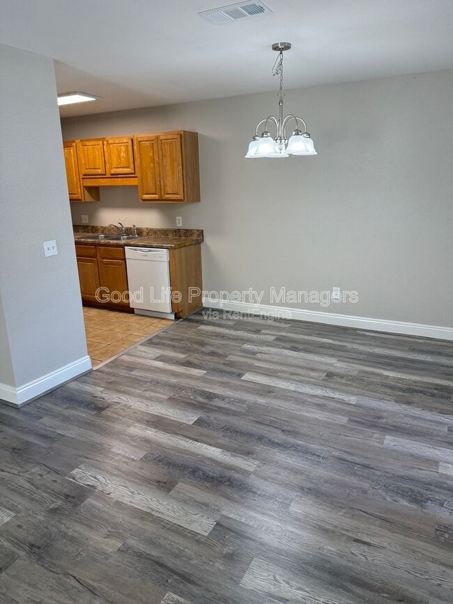 Photo - 8440 Chisholm Rd